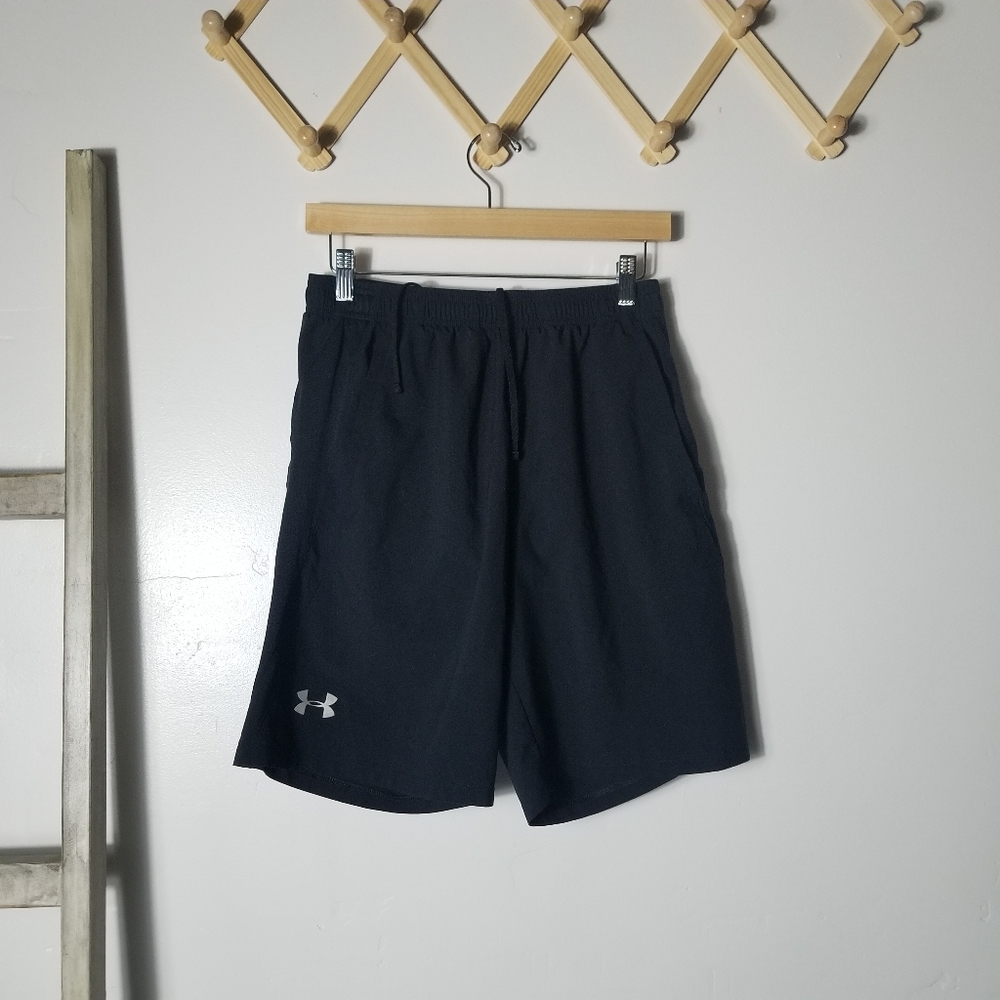 UNDER ARMOUR MEN'S SWIM SHORTS SIZE MEDIUM